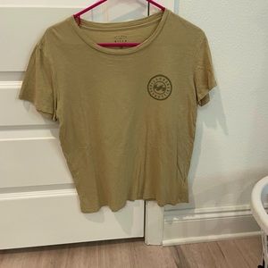M green billabong t-shirt